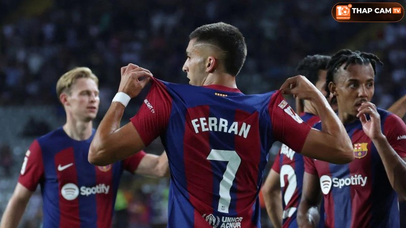 Ferran Torres thăng hoa cùng Barca